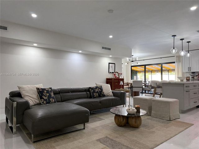 15896 Kilmarnock Dr 15896, Miami Lakes, FL 33014