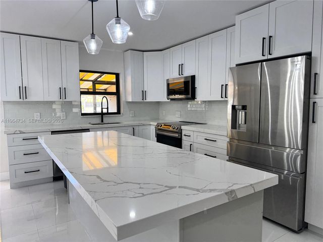 15896 Kilmarnock Dr 15896, Miami Lakes, FL 33014