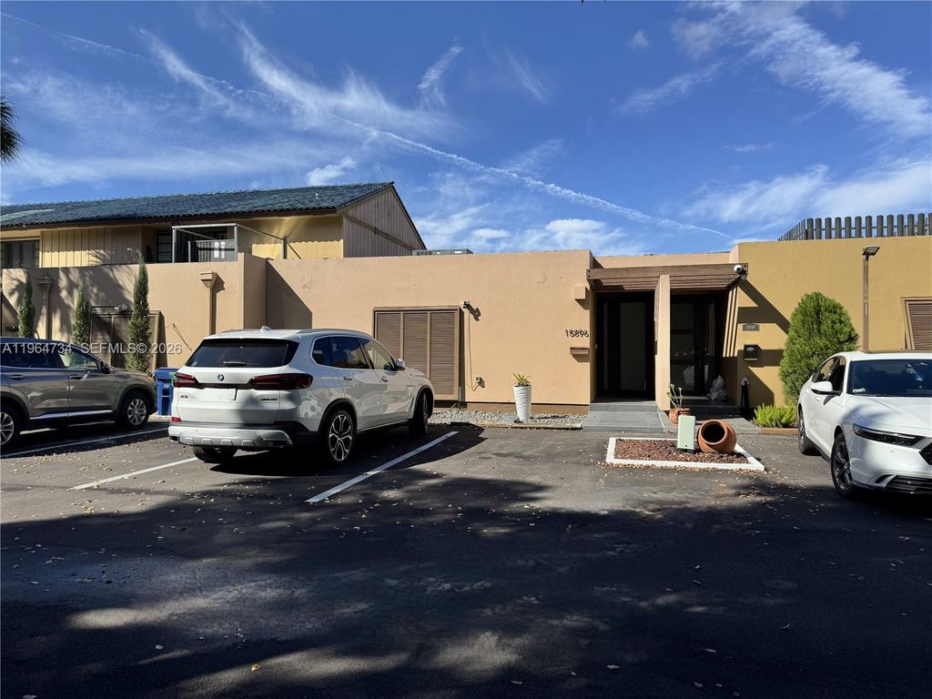 15896 Kilmarnock Dr 15896, Miami Lakes, FL 33014