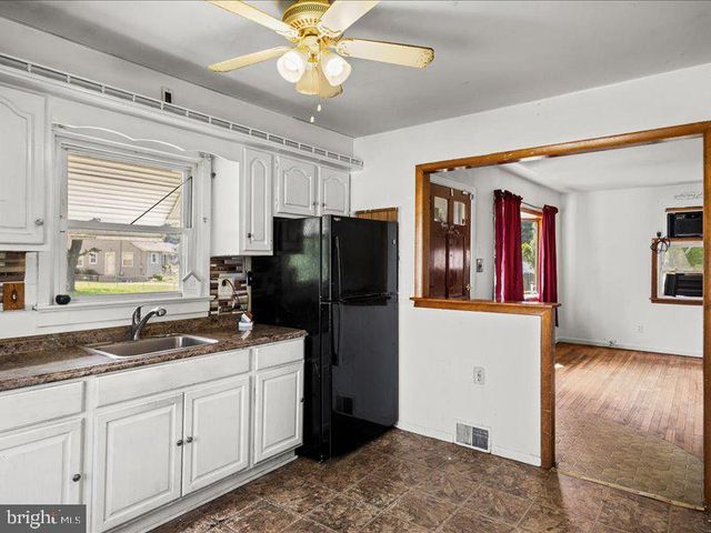 210 COUNTISS AVE, Lindenwold, NJ 08021