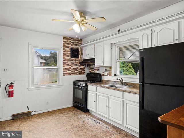 210 COUNTISS AVE, Lindenwold, NJ 08021
