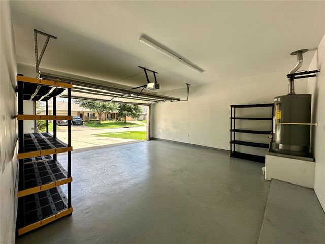 11111 Kingsnorth Drive, Tomball, TX 77375