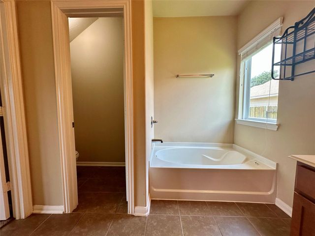 11111 Kingsnorth Drive, Tomball, TX 77375