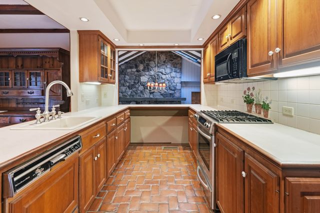81 Ware St, Dedham, MA 02026