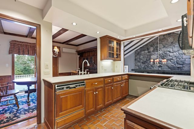 81 Ware St, Dedham, MA 02026