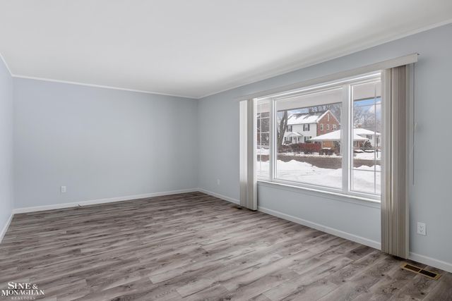 1007 Vernier Road, Grosse Pointe Woods, MI 48236