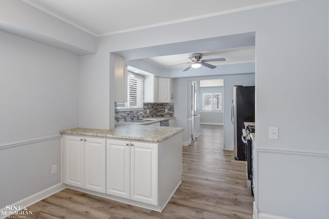 1007 Vernier Road, Grosse Pointe Woods, MI 48236