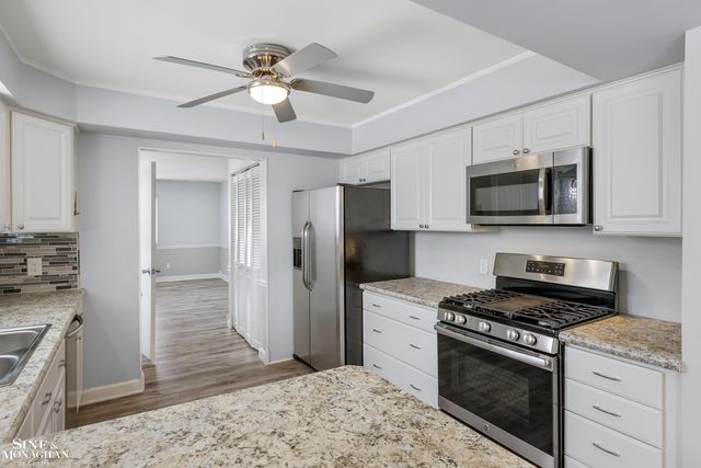 1007 Vernier Road, Grosse Pointe Woods, MI 48236