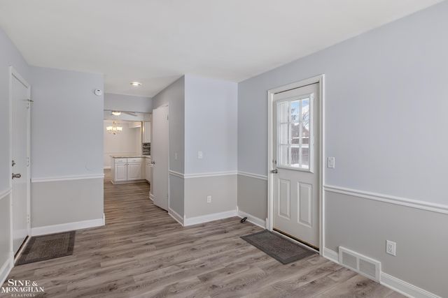 1007 Vernier Road, Grosse Pointe Woods, MI 48236