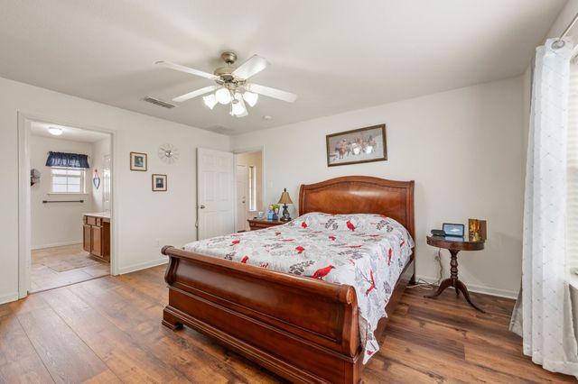 240 Half Moon Way, Runaway Bay, TX 76426