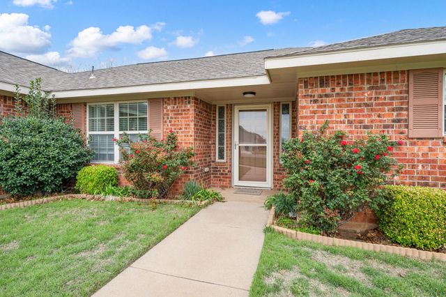 240 Half Moon Way, Runaway Bay, TX 76426