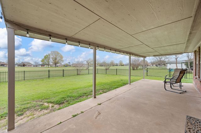 240 Half Moon Way, Runaway Bay, TX 76426