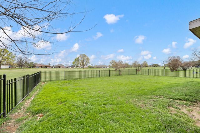 240 Half Moon Way, Runaway Bay, TX 76426