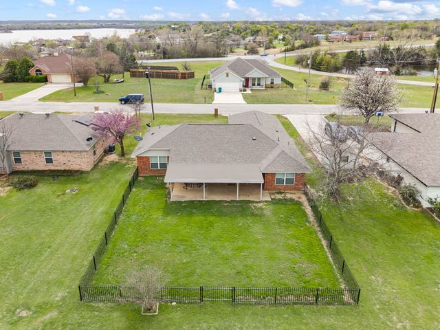 240 Half Moon Way, Runaway Bay, TX 76426