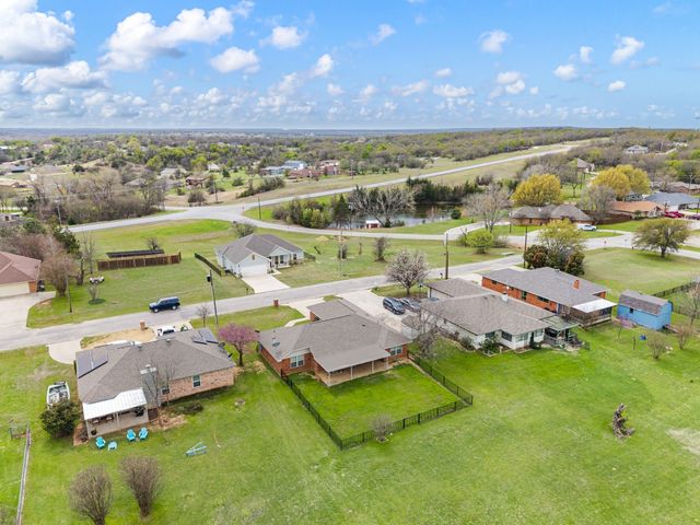 240 Half Moon Way, Runaway Bay, TX 76426