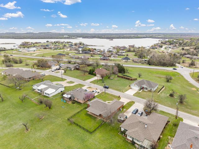 240 Half Moon Way, Runaway Bay, TX 76426