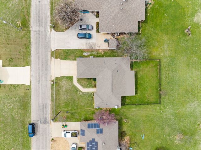 240 Half Moon Way, Runaway Bay, TX 76426