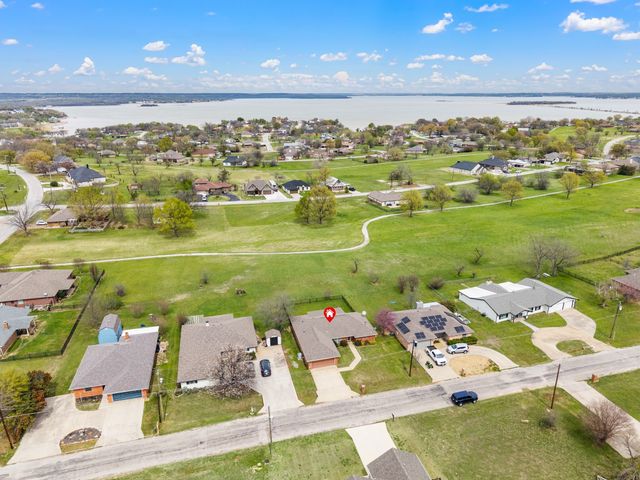 240 Half Moon Way, Runaway Bay, TX 76426