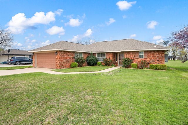 240 Half Moon Way, Runaway Bay, TX 76426