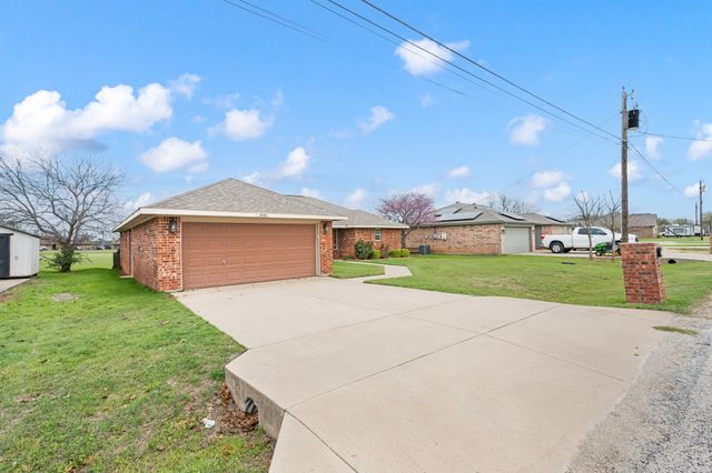240 Half Moon Way, Runaway Bay, TX 76426