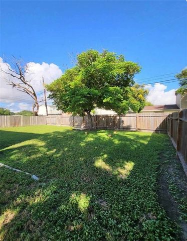 1645 Brentwood Dr, Corpus Christi, TX 78415