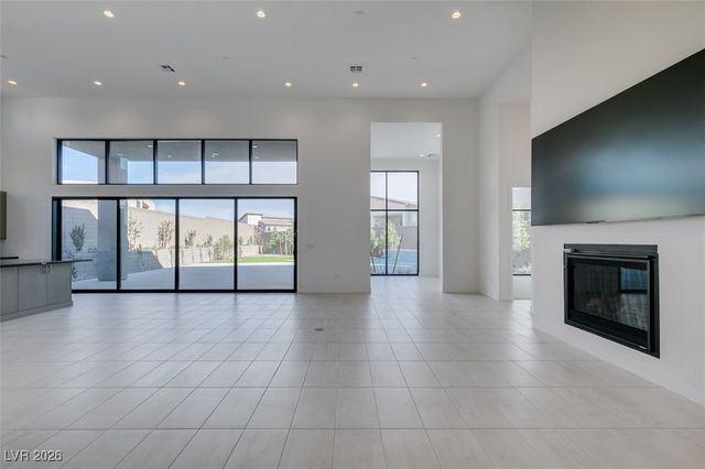 10710 Agate Cliffs Avenue, Las Vegas, NV 89135