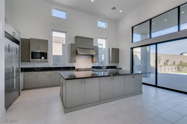 10710 Agate Cliffs Avenue, Las Vegas, NV 89135