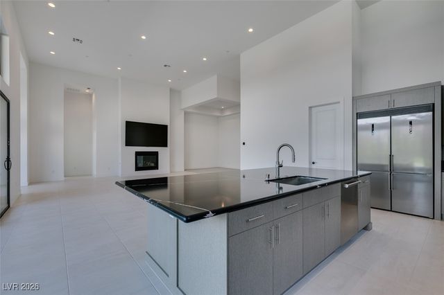 10710 Agate Cliffs Avenue, Las Vegas, NV 89135