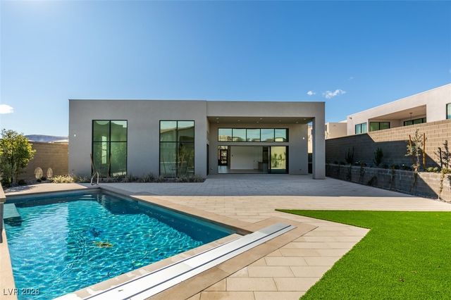 10710 Agate Cliffs Avenue, Las Vegas, NV 89135