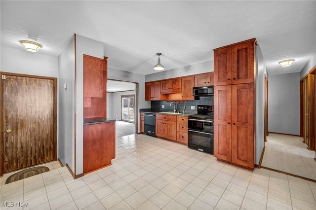 5770 N Crossview Road, Seven Hills, OH 44131