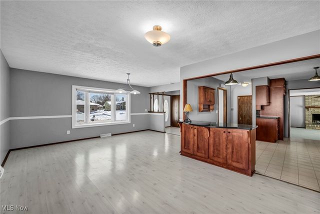 5770 N Crossview Road, Seven Hills, OH 44131