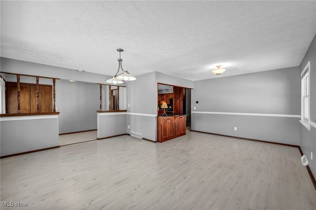 5770 N Crossview Road, Seven Hills, OH 44131