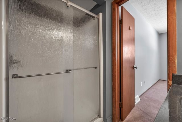 5770 N Crossview Road, Seven Hills, OH 44131