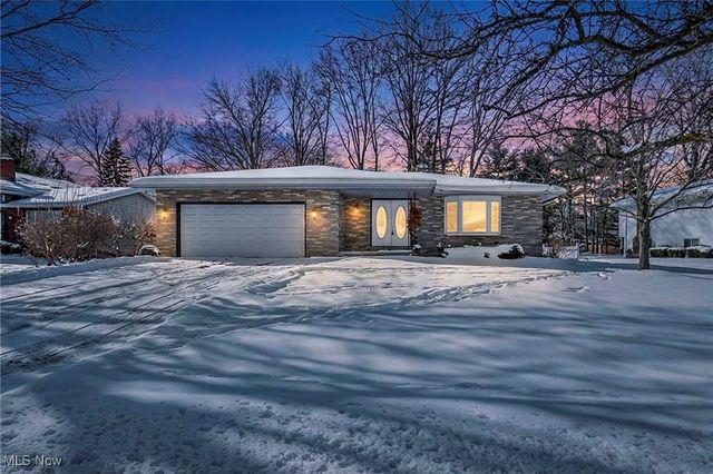 5770 N Crossview Road, Seven Hills, OH 44131