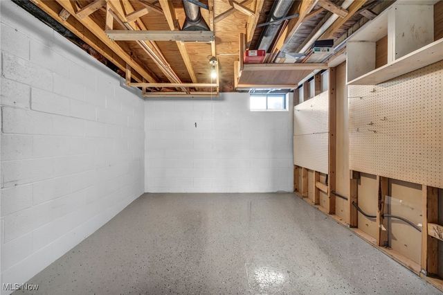 5770 N Crossview Road, Seven Hills, OH 44131