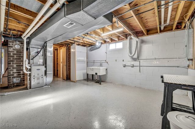 5770 N Crossview Road, Seven Hills, OH 44131