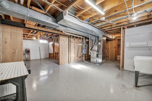 5770 N Crossview Road, Seven Hills, OH 44131