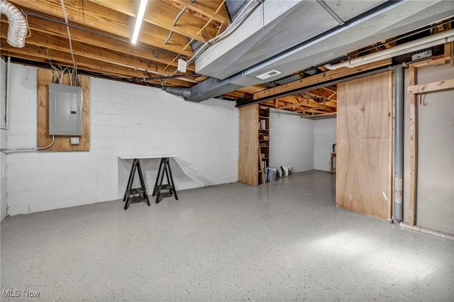 5770 N Crossview Road, Seven Hills, OH 44131