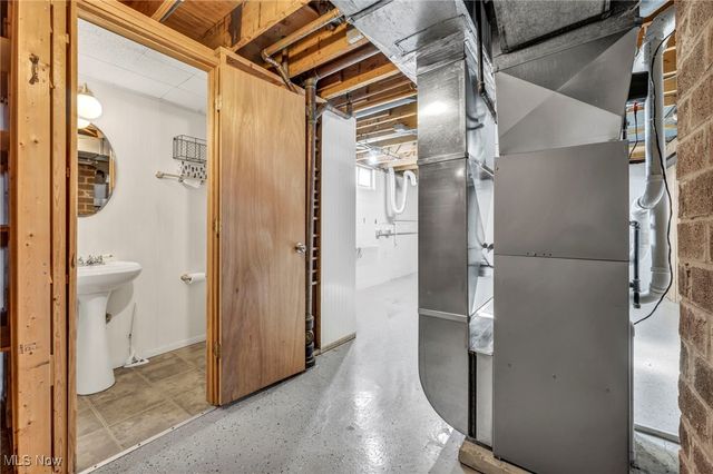 5770 N Crossview Road, Seven Hills, OH 44131