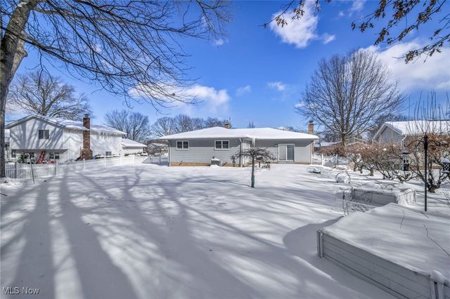 5770 N Crossview Road, Seven Hills, OH 44131