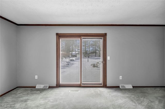 5770 N Crossview Road, Seven Hills, OH 44131