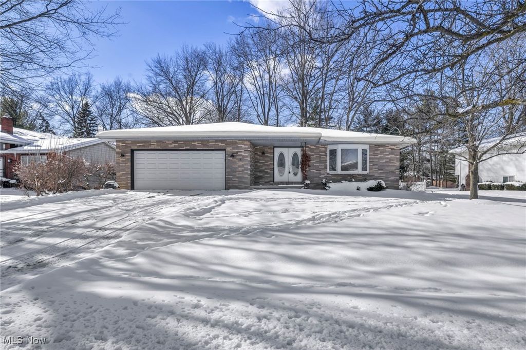 5770 N Crossview Road, Seven Hills, OH 44131