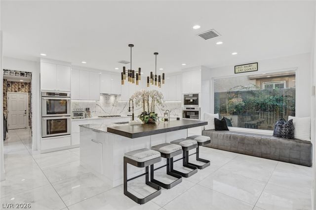 10736 Penhurst Way, Las Vegas, NV 89135