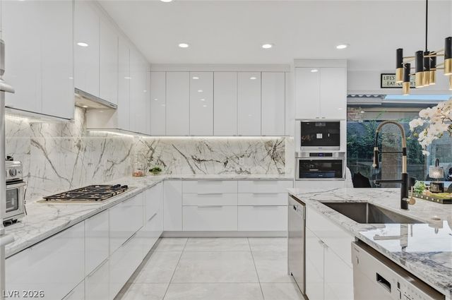 10736 Penhurst Way, Las Vegas, NV 89135