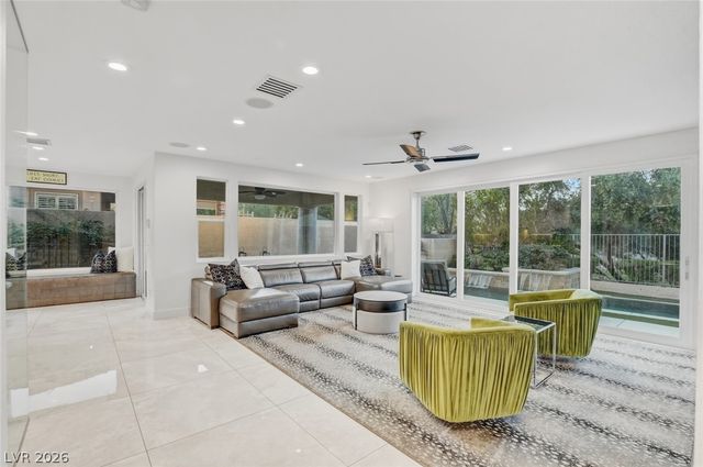 10736 Penhurst Way, Las Vegas, NV 89135