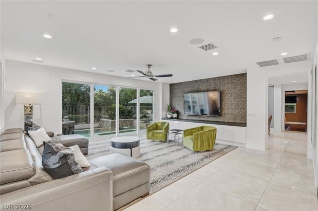 10736 Penhurst Way, Las Vegas, NV 89135