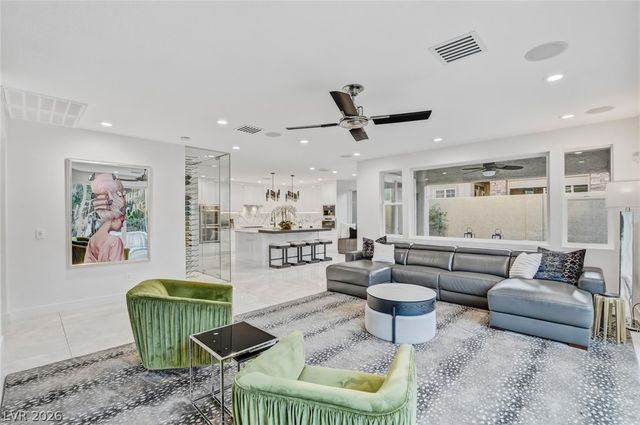 10736 Penhurst Way, Las Vegas, NV 89135
