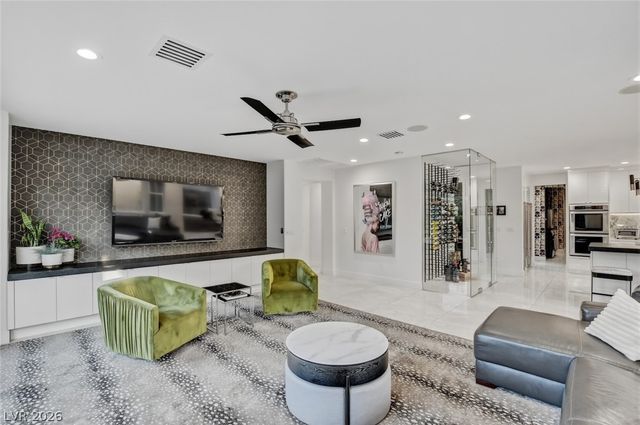 10736 Penhurst Way, Las Vegas, NV 89135