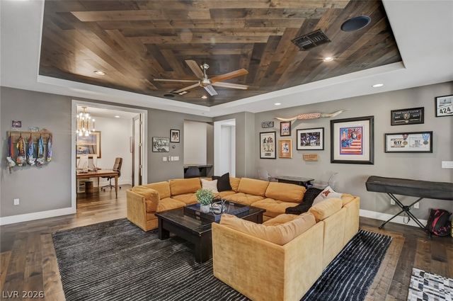 10736 Penhurst Way, Las Vegas, NV 89135