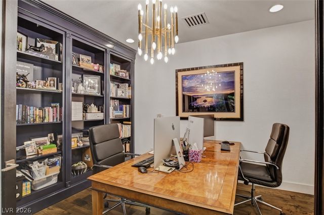 10736 Penhurst Way, Las Vegas, NV 89135